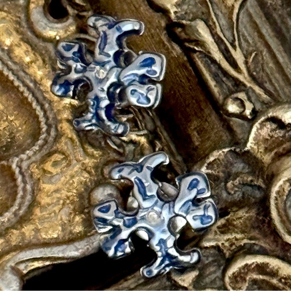 TORY BURCH • Rolled Pewter Roxanne Painted Blue Earrings - Picture 6 of 6